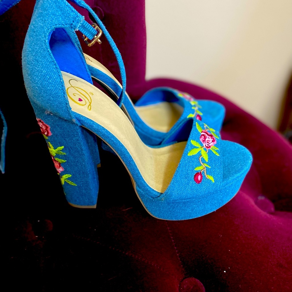 Sandal High Hells - image 2